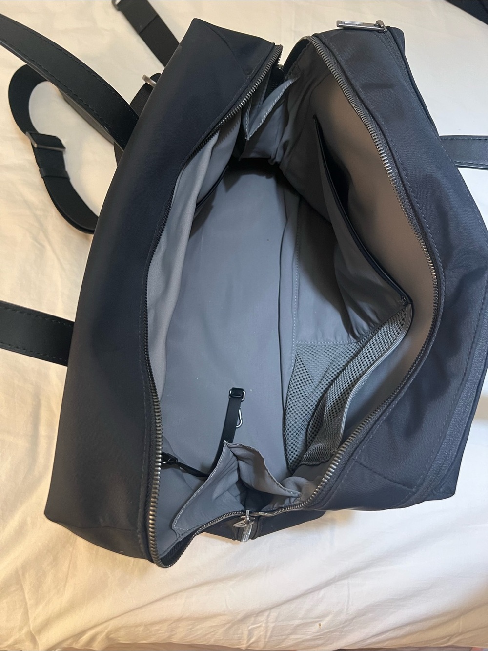 Away Black Everywhere Bag with Detachable Strap for Travel/Weekend - Picture 6 of 7